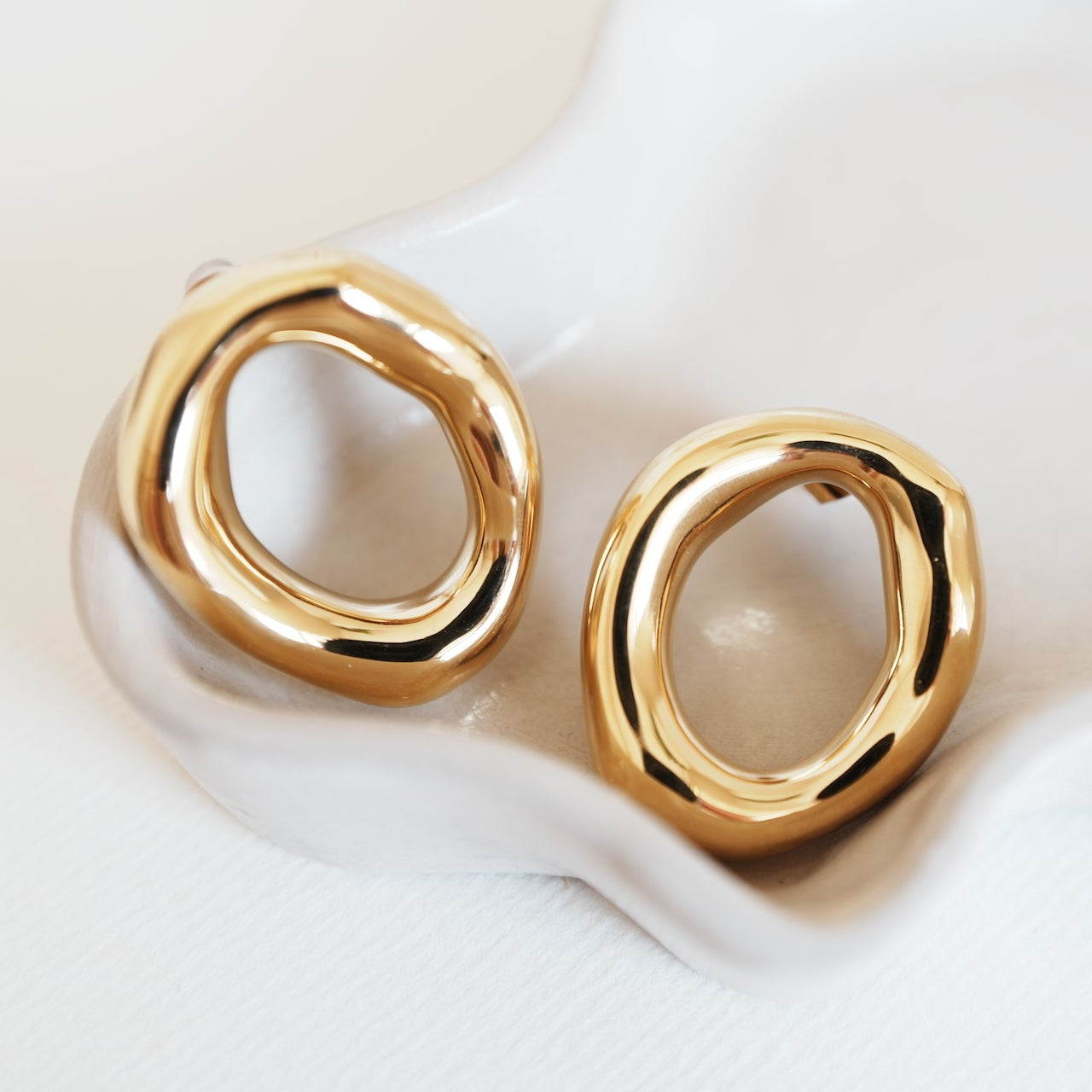 NICOLE
- acero inoxidable 316L oro 18K waterproof